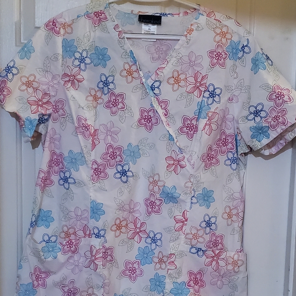 Cherokee Floral Scrub Top